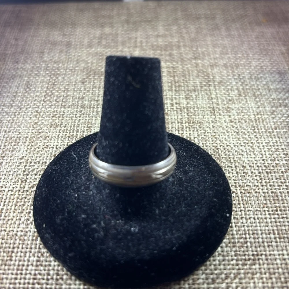 MENS BAND RING - Picture 2 of 3